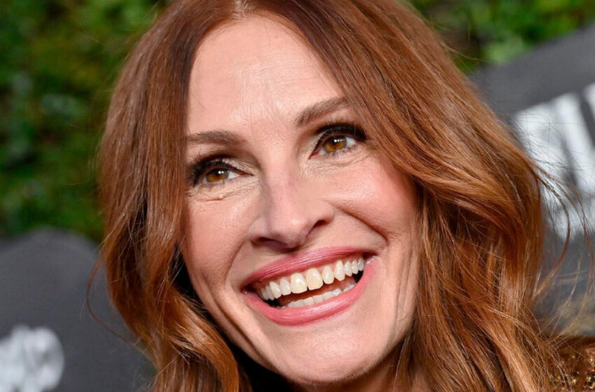  “She Is Still Pretty Woman”: Julia Roberts Shared Pink Swimsuit Photos And Got Lots Of Reactions From Fans!