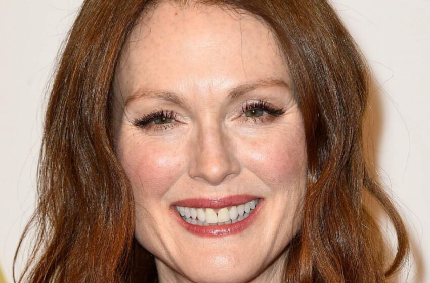  Mom And Daughter Are Like Twin Sisters: Julianne Moore’s And Her 21-Year-Old Daughter Share Such A Strong Resemblance!