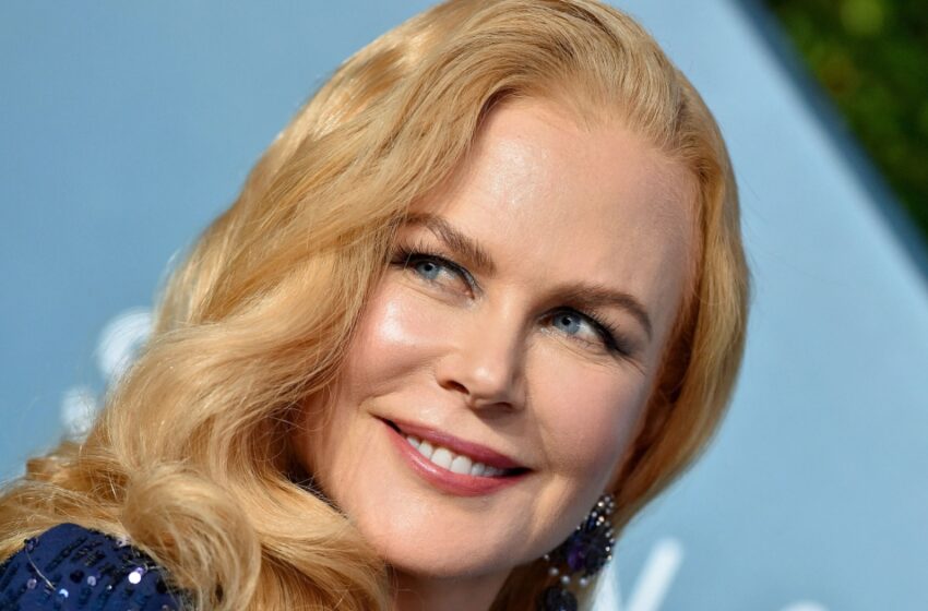  “The Paparazzi Don’t Sit Idle”: 57-Year-Old Nicole Kidman Was Photographed On The Beach In A Blue Swimsuit!