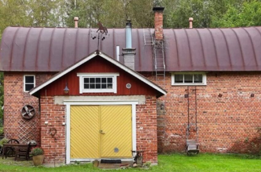  “She Persued Her Dreams Despite The Challenges”: A 50-Year-Old Artist From Finland Sold Her Home And Bought An Old Abandoned Mill To Live In!