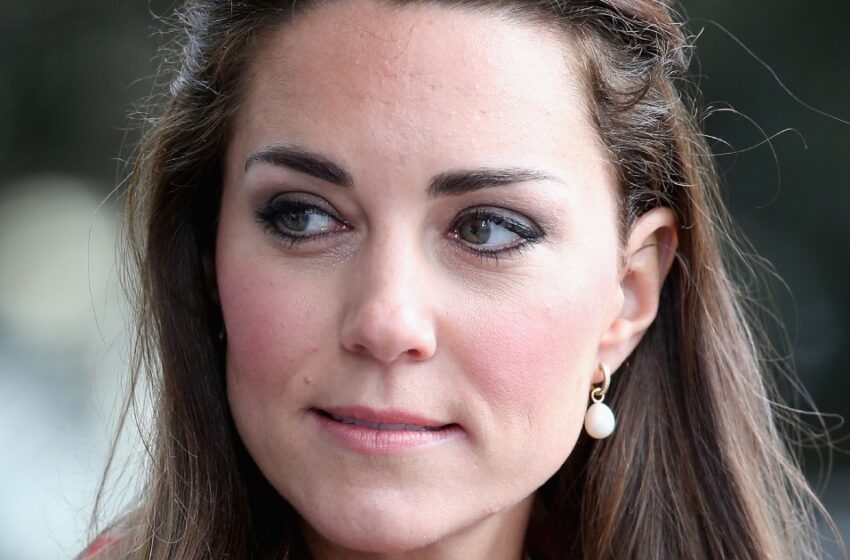  “People Pray For Kate Middleton’s Soon Recovery”: The Duchess Of Cambridge Shared Her First Photo After Publicly Announcing His Terrible Diagnosis – Cancer!