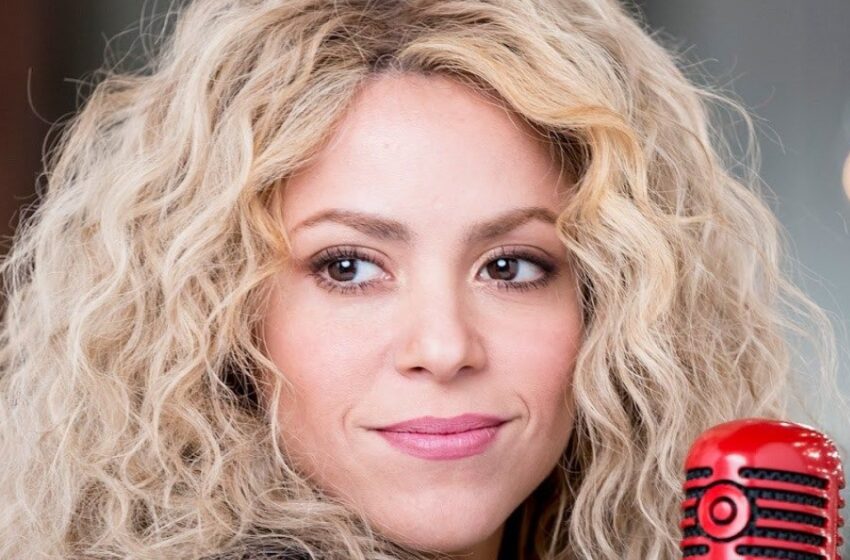  “She Looks Like A Young Girl”: Shakira Starred In A Candid Photo Shoot With The Star Of The Series “Emily In Paris”!
