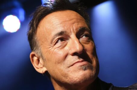“Health Problems Or What Affected His Appearance?”: 74-Year-Old Bruce Springsteen Puzzled Fans With His Changed Appearance!