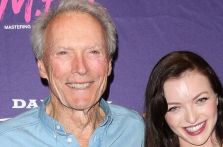“Ideal Figure And Slim Posture”: Clint Eastwood’s 30-Year-Old Daughter Showed Off Her Great Figure In A Swimsuit!
