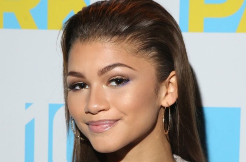  “Topless And With A Diamond Necklace”: Zendaya Appeared In a Revealing Outfit Without A Bra At The Premiere In Rome!