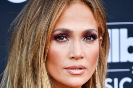“Fabby And Saggy Skin”: Jennifer Lopez Showed Her Flabby Belly After Radical Weight Loss!