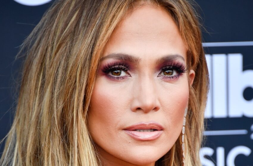  “Fabby And Saggy Skin”: Jennifer Lopez Showed Her Flabby Belly After Radical Weight Loss!