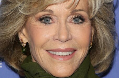 “All Grandmas Should Look Like Her”: 86-Year-Old Jane Fonda Looks Half Her Age In A Fashionable Trench Coat!