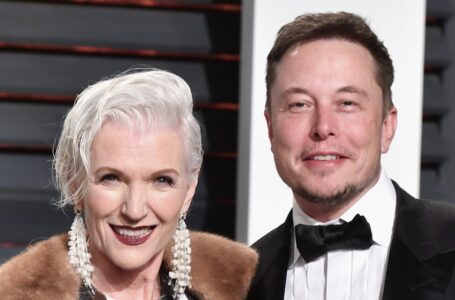 “Do They Look Like Each Other?”: Elon Musk’s 76-Year-Old Mother Posted a Photo With Her Twin Sister!