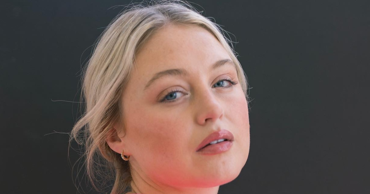 A Plus-Size Model, Iskra Lawrence Is Expecting Her Second Child: What ...