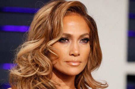“Like Thousand Shining Suns”: Jennifer Lopez Lost Weight And Appeared In a “Naked” Dress At The Met Gala 2024!
