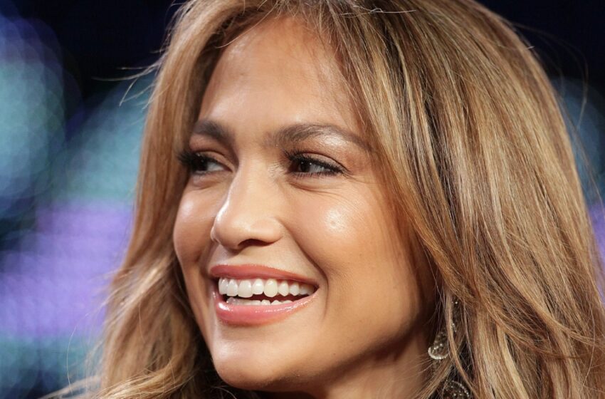  “The Apple Doesn’t Fall Far From The Tree”: Jennifer Lopez Shared Touching Childhood Photos With Her Mother!