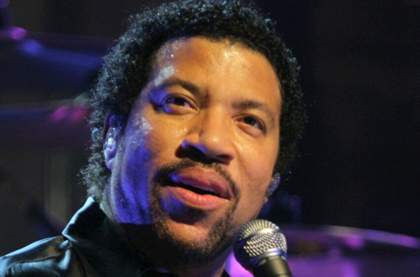  “The Cosmetic Intervention Was Definitely a Failure”: Lionel Richie’s Changed Appearance Raised Lots Of Questions Among Fans!