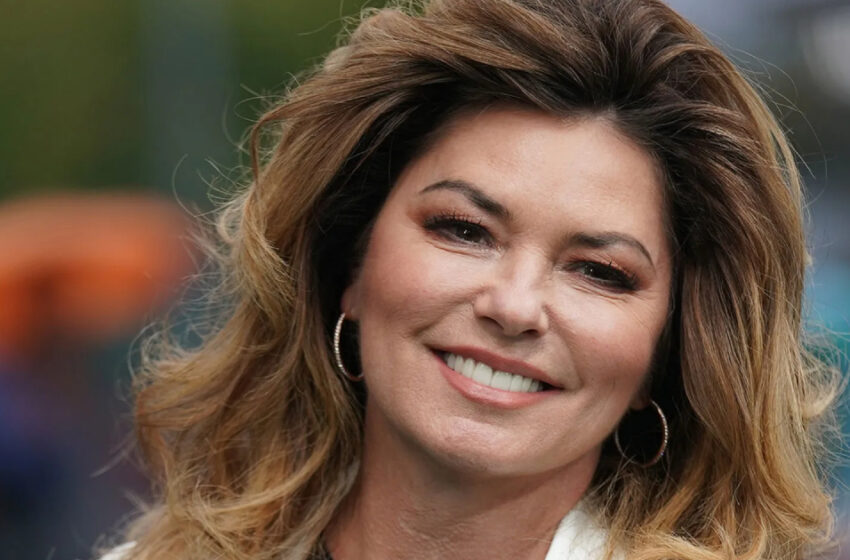  “She Looks Fresher And Younger – Maybe New Plastic Surgery?”: Recent Photos Of 58-Year-Old Shania Twain Surprised Fans!