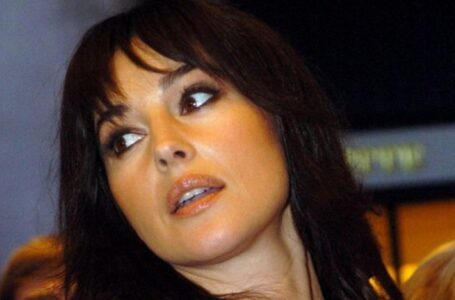 “Why Is The Whole World Going Crazy About Monica Bellucci?”: 18 Photos That Answer This Question!