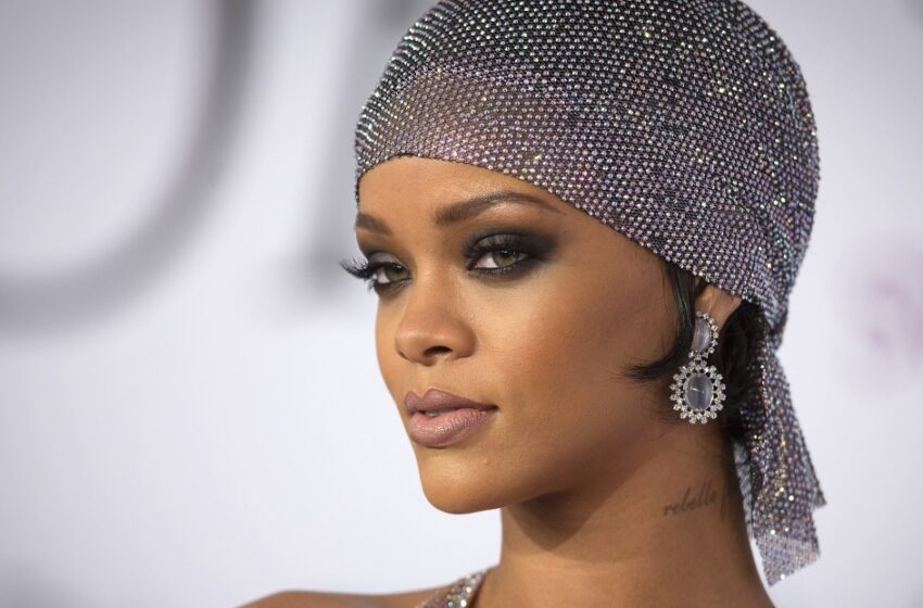  Barbador Carnival Star: Rihanna Shows Off Her Figure In Sparkling Rock And Feather Outfit!