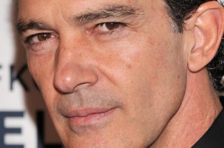 Antonio Banderas, 63 metų, sukėlė įdomių diskusijų su savo paskutine transformacija!: Kaip jis atrodo dabar?