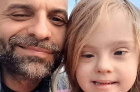 20 šeimos atmetė našlaitę mergaitę su Dauno sindromu: kaip ji pasikeitė po to, kai ją įsivaikino vienišas vyras?