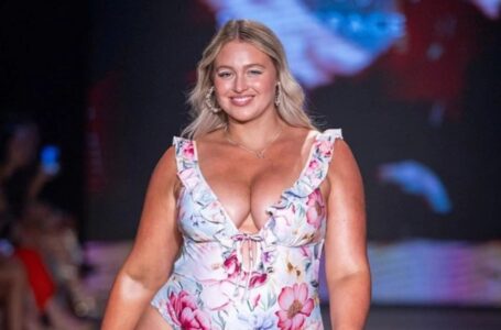 „Ji Privertė Savo Heiterius Nutilti“: Iskros Lawrence Pasirodymas „Swim Week“ Podiume Sukėlė Daug Diskusijų Internete!