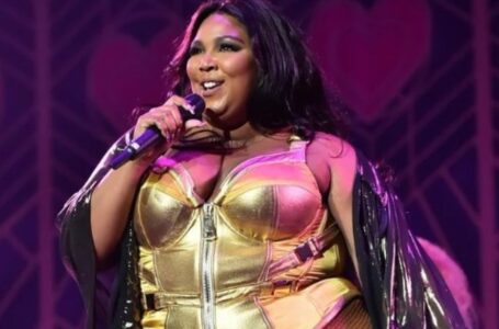 Dainininkė Lizzo numetė pusę savo svorio ir dabar yra pasiruošusi sugrįžti į sceną: kaip ji atrodo dabar?