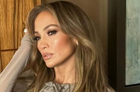 J.Lo mirdz spilgti 55 gados, un kritiķi nevar tikt galā ar viņas drosmīgo jauno tēlu!: Kā viņa izskatās?