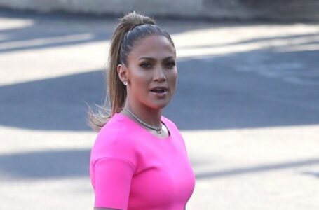 Drąsus J.Lo sceninis įvaizdis sukėlė sumaištį! Gerbėjai nustebinti jos apranga!