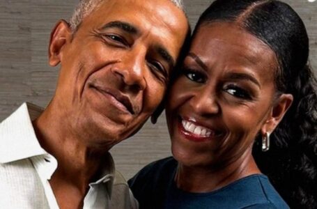 Nekad iepriekš neredzēta Baraka un Mišelas Obamas fotogrāfija izkausē sirdis viņa 64. dzimšanas dienā!