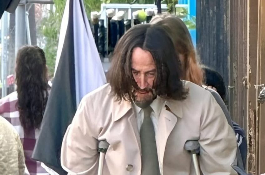  Iemīļotā Holivudas asa sižeta filmu zvaigzne pamanīta uz kruķiem ar pārsietu kāju!: Fani prāto, kas noticis!