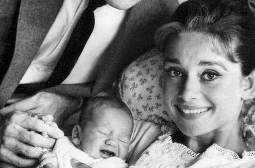  Audrey Hepburn ir Mel Ferrer švenčia naujagimio sūnaus Seano atėjimą į pasaulį!: Pažiūrėkite nuotraukas!