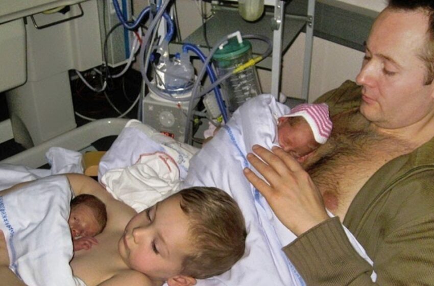 Tėvo ir sūnaus jaudinantis odos su oda ryšys su priešlaikiniais dvyniais tapo virusiniu hitu!: Peržiūrėkite nuotraukas ir sužinokite visus detalius!