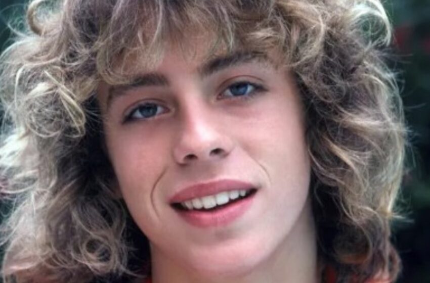  70-ųjų paauglių idolas pribloškia savo „pilkais plaukais“ ir „barzda“: naujausios jo nuotraukos paliko žmones be žado!