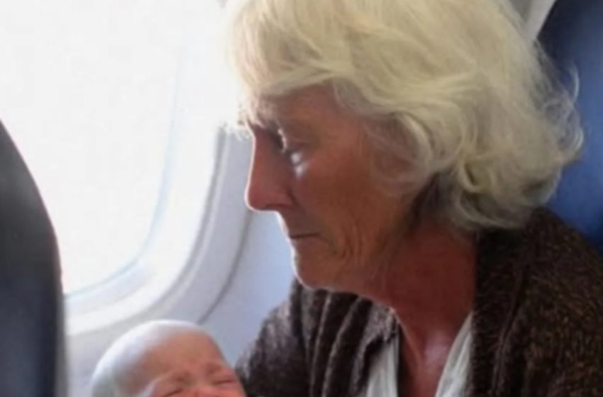  Mana 3 mēnešus vecā mazmeita pārstāja raudāt, kad pie viņas tuvojās svešinieks! Tas, kas notika tālāk, visus atstāja bez vārdiem